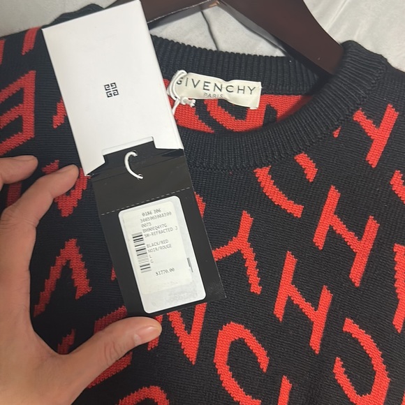 Givenchy - Picture 2 of 4